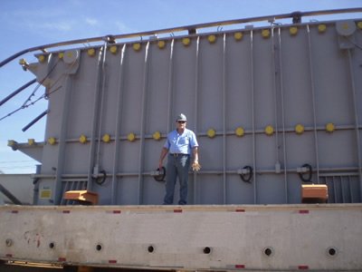 Transporte de transformador de grande porte sobre linha de eixos